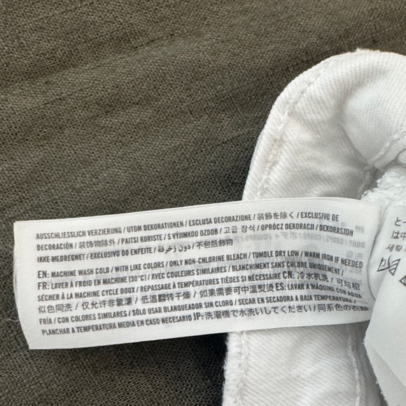 Abercrombie & Fitch Women's white high rise shorts - Picture 4 of 4